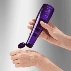 Shu Uemura Yūbi Blonde Shampoo -Bumble and Bumble Shop shu uemura yubi blonde shampoo shampoing brillance pour cheveux blonds et gris 2